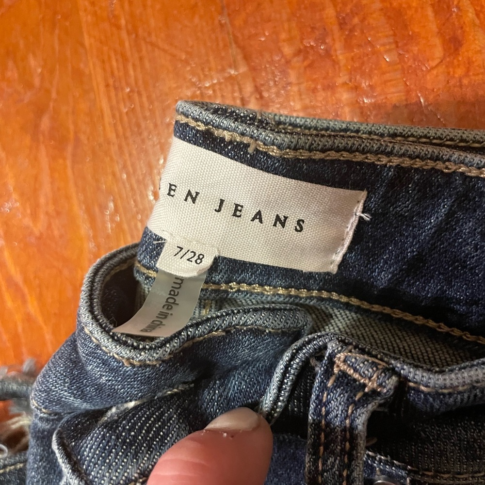 NWT Risen distressed high rise “boyfriend” style  jeans . Size 7/28. Length 26” - Picture 5 of 5